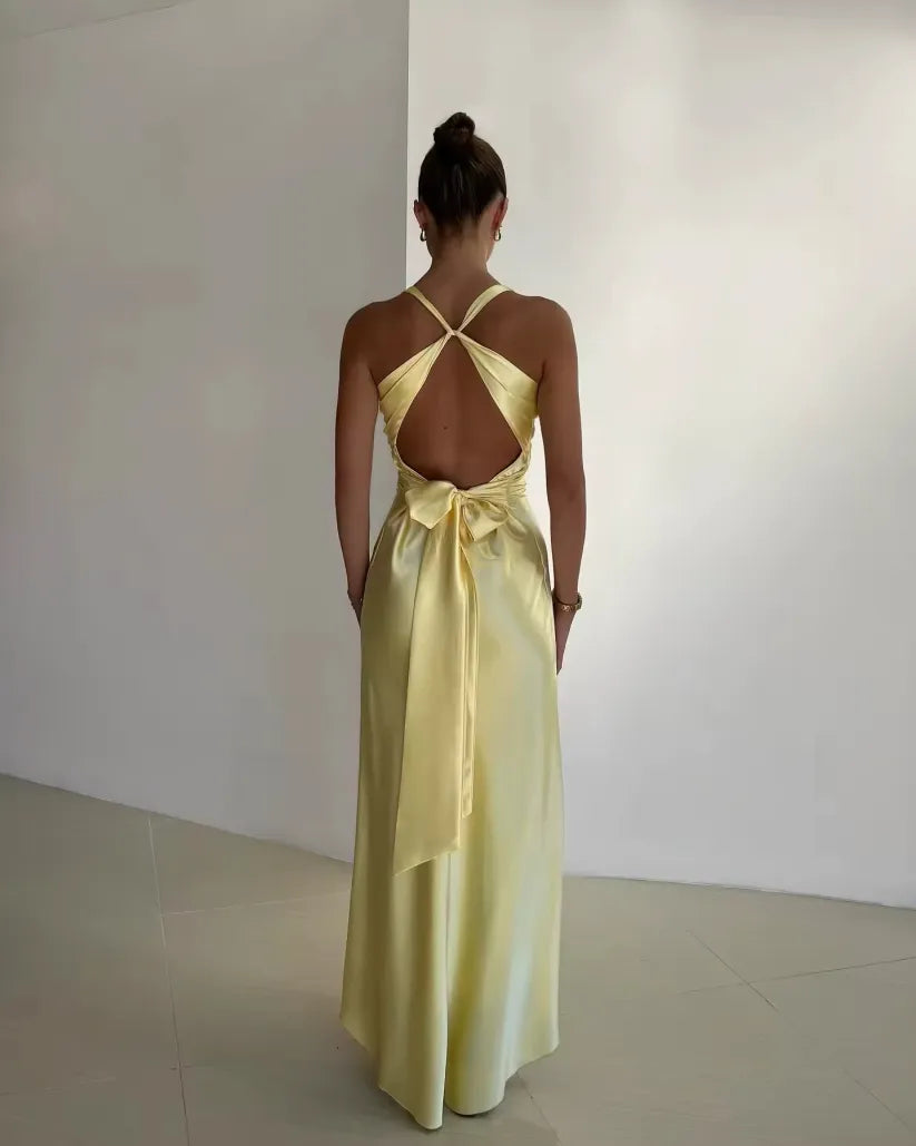 Ärmelloses, fließendes gelbes Damen Maxikleid, perfekt für Sommerfeste und Partys am Abend.