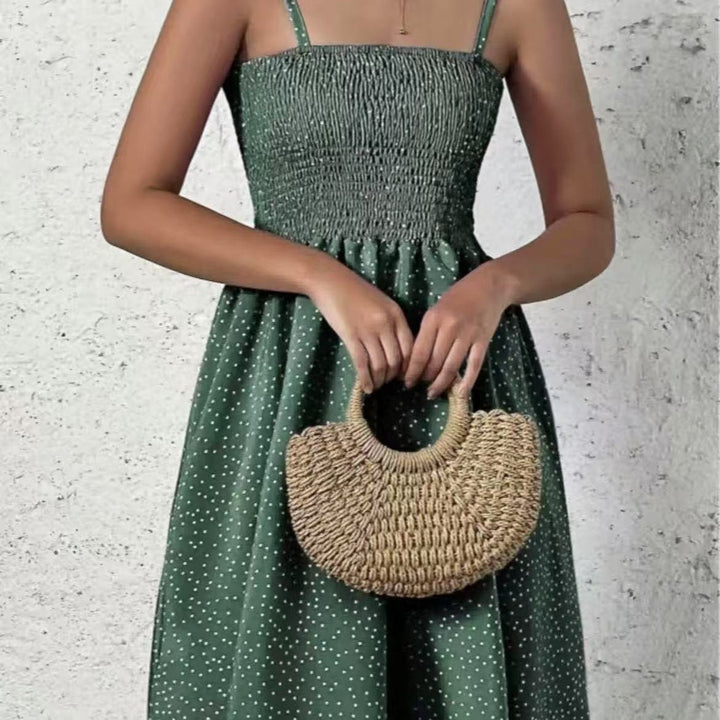 Komfortables, elegantes Damen Midikleid, gepunktet & rückenfrei, für stilvolle Sommeroutfits.