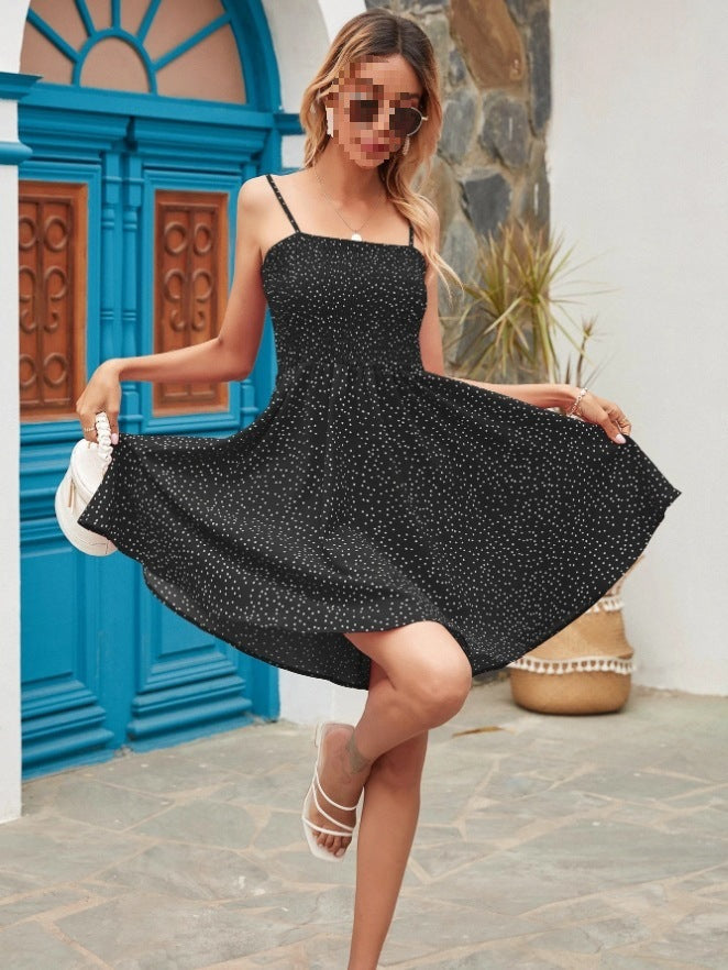 Luftiges, gepunktetes Damen Sommerkleid, rückenfrei, elegant und bequem für Freizeit.