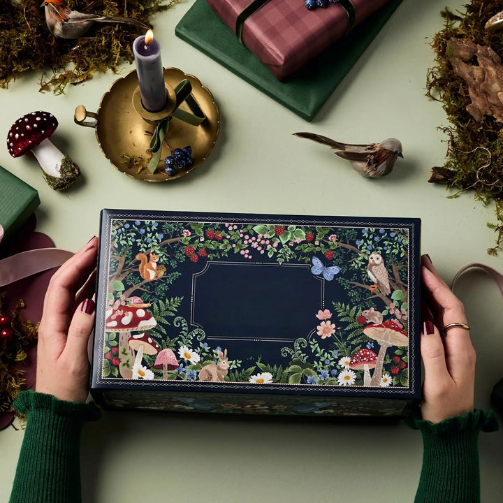 Kreativer Adventskalender für 24 Tage voller Inspiration. Festliche Geschenkidee mit Schreibwaren & Künstlerbedarf.