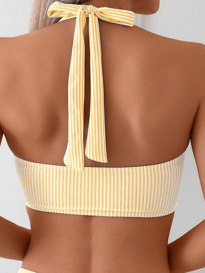 Modischer Damen Bikini gestreift, High Waist & Bandeau Top in Pink für trendige Bademode.