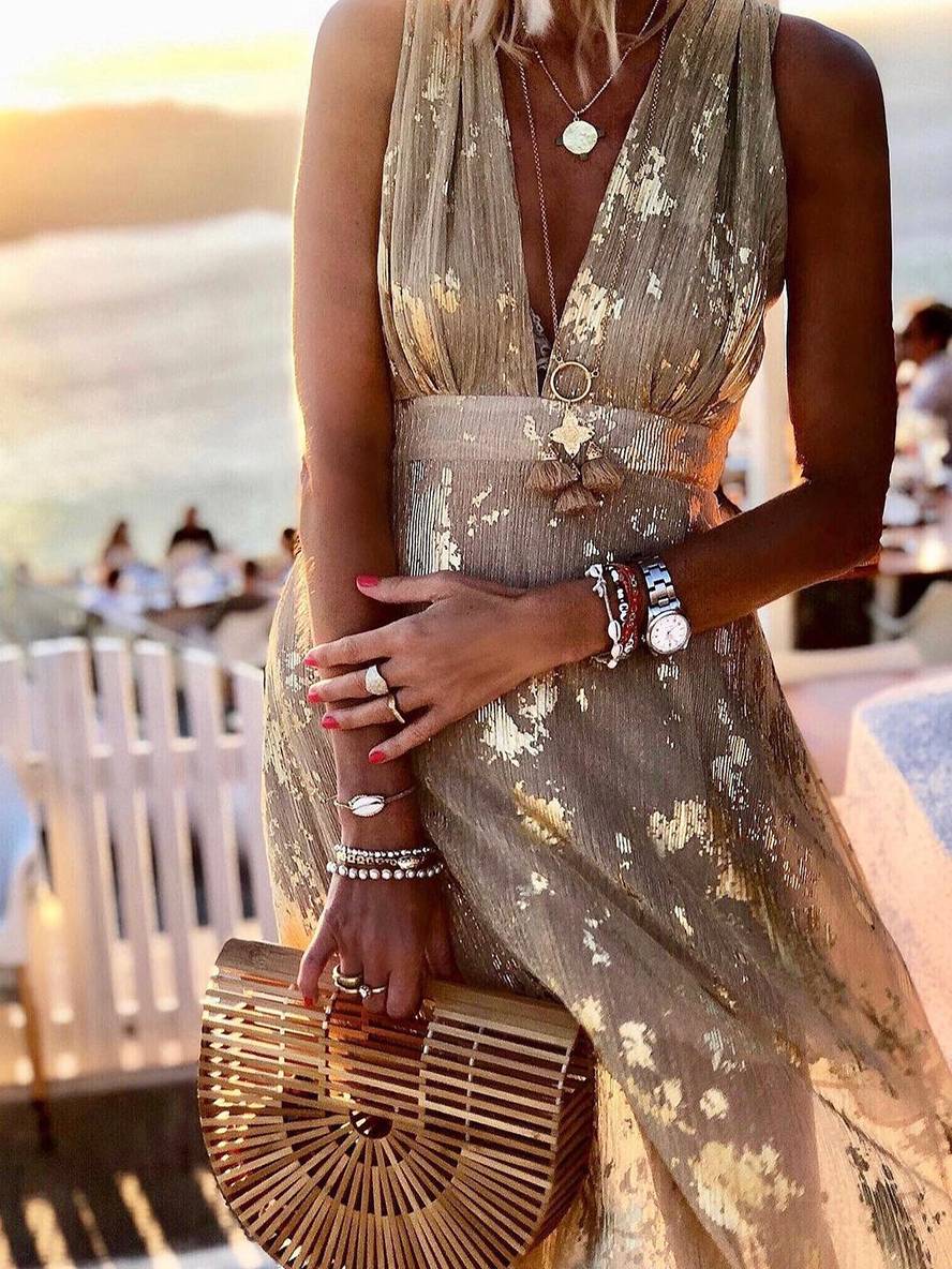 Elegantes Maxikleid mit V-Ausschnitt, ärmellos. Perfektes Damenkleid für Hochzeitsgäste.