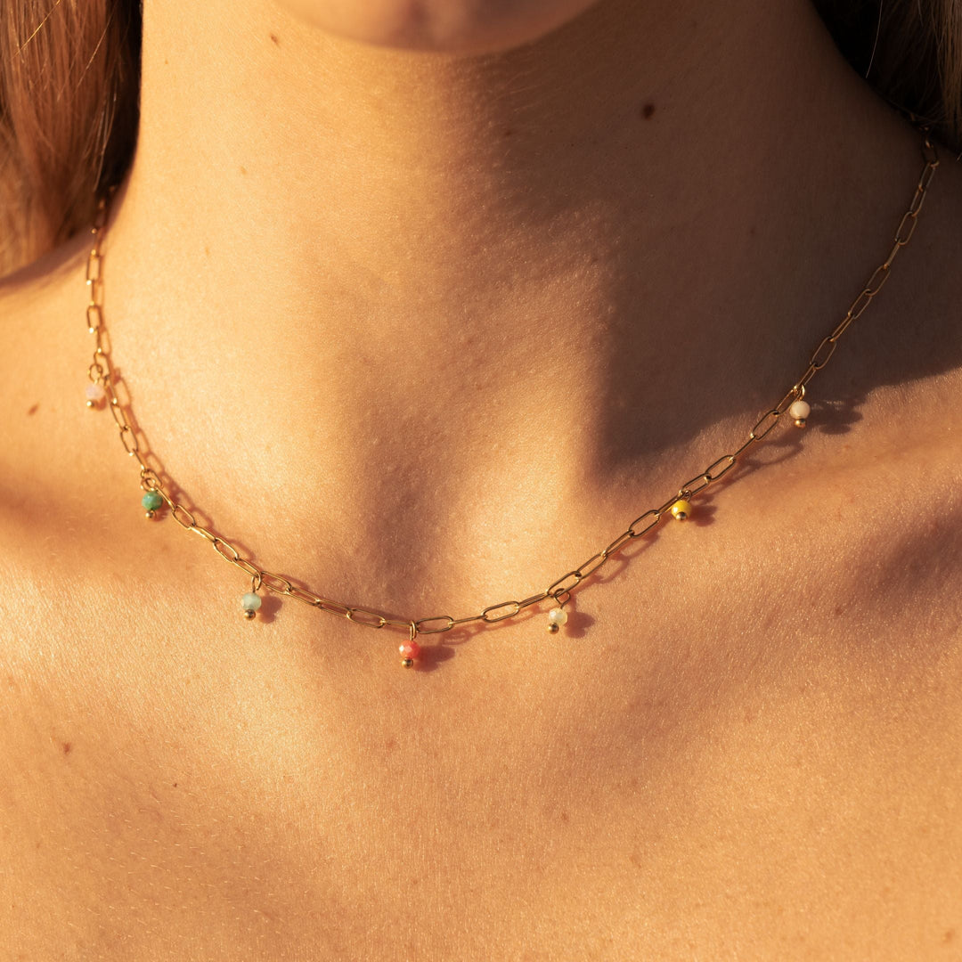 Damen Choker Gold/Silber: 18K PVD Edelstahl Gliederkette mit bunten Anhängern. Modern, wasserdicht & stilvoll.