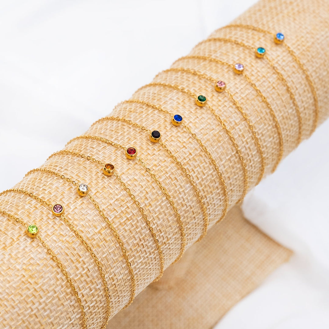 Damen Geburtsstein-Armband mit rundem Edelstein in Gold.