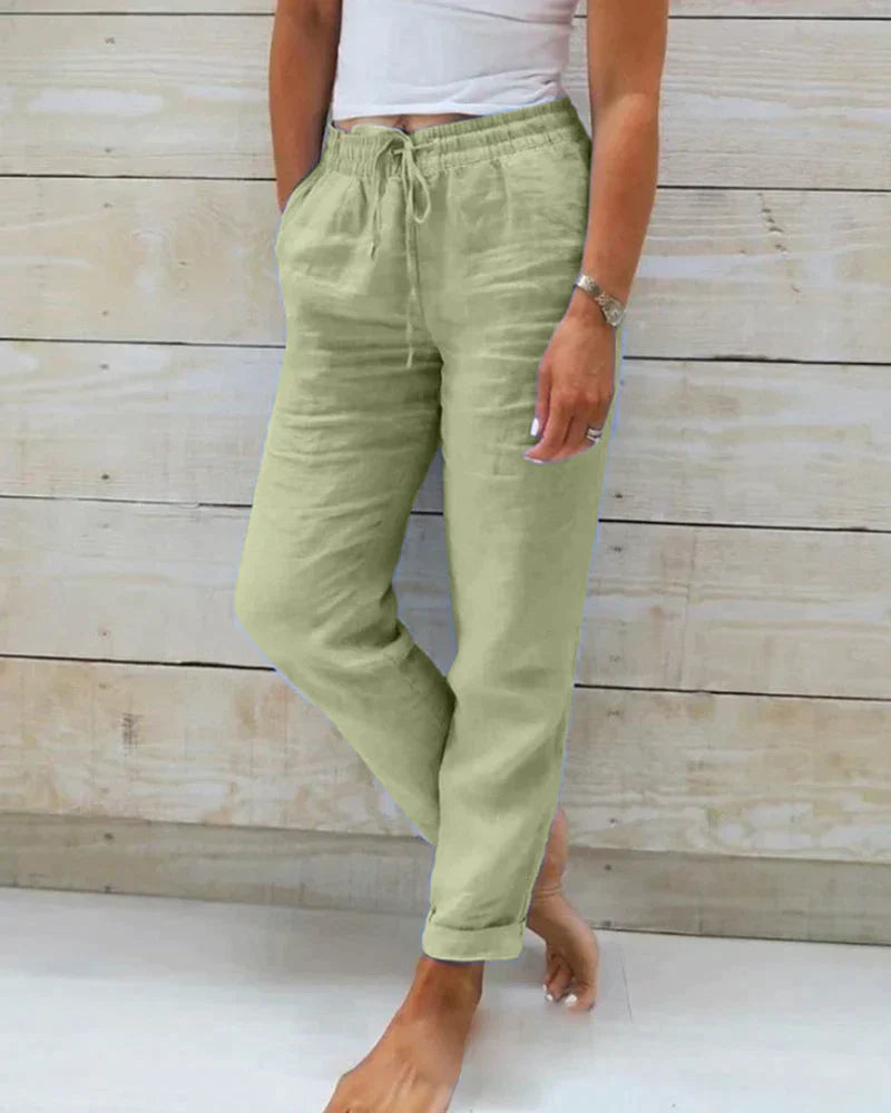 Grüne Damen Sommerhose im Relaxed Fit. Luftig und bequem für entspannte Tage oder casual Looks.