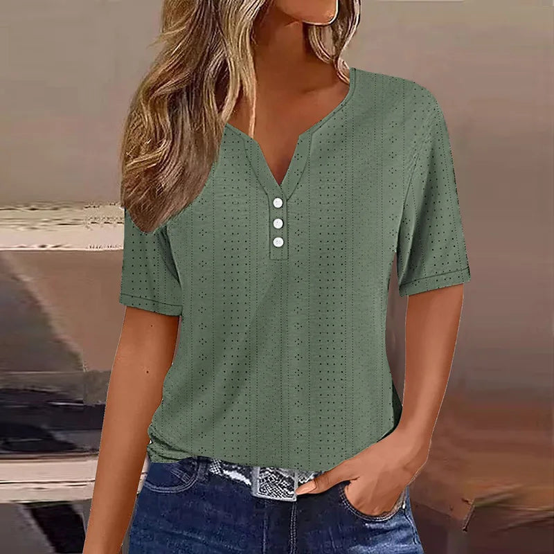 Grünes Damen V-Ausschnitt T-Shirt mit Knöpfen, Kurzarm, lockere Passform. Bequemes Sommer Freizeit Oberteil.