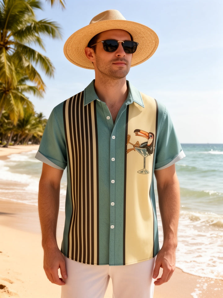 Grünes Herren Retro Strandhemd mit tropischem Print und Streifen, ideal für Sommerurlaub und Freizeit.