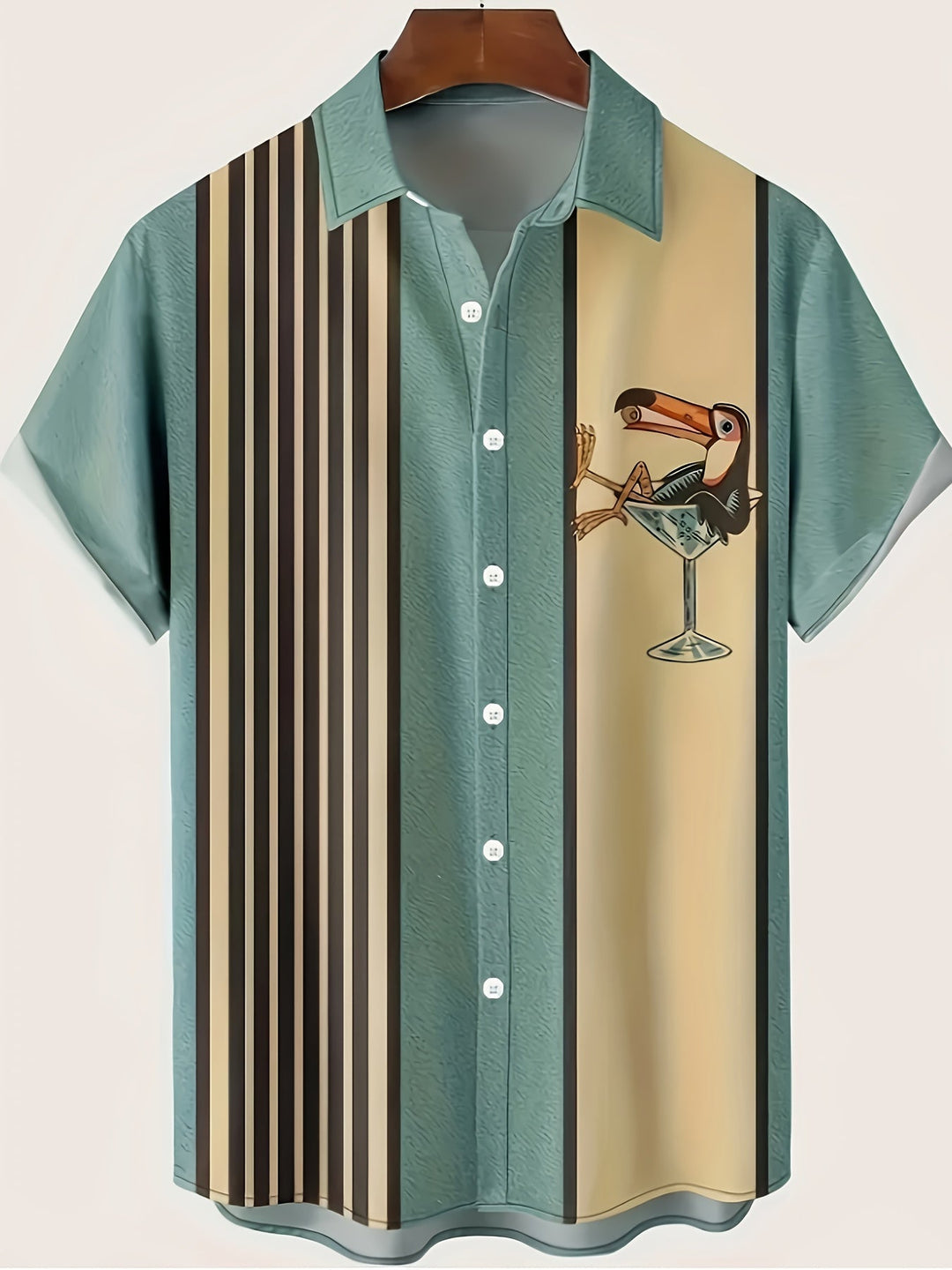 Lässiges Kurzarm-Herrenhemd in Retro-Optik mit tropischem Muster, perfekt für Strand und Urlaub.