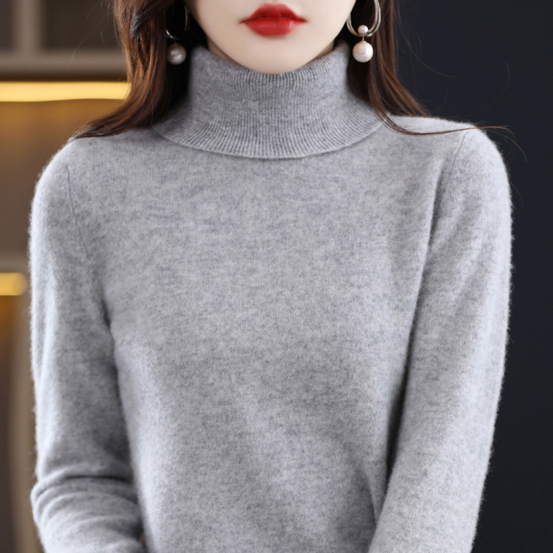 Klassischer Damen Strickpullover Elena in Frontansicht, zeitloses Design für elegante Frauen-Wintermode.