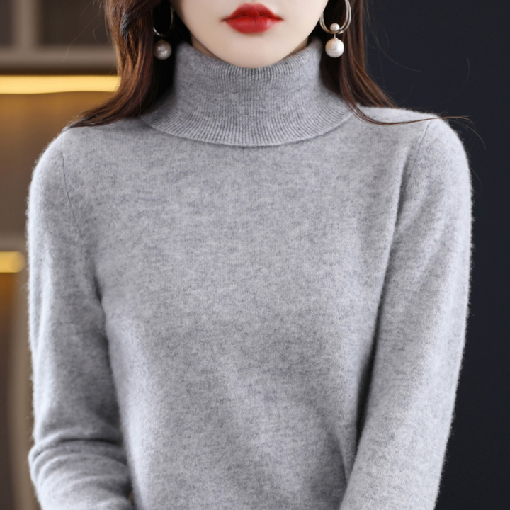 Klassischer Damen Strickpullover Elena in Frontansicht, zeitloses Design für elegante Frauen-Wintermode.