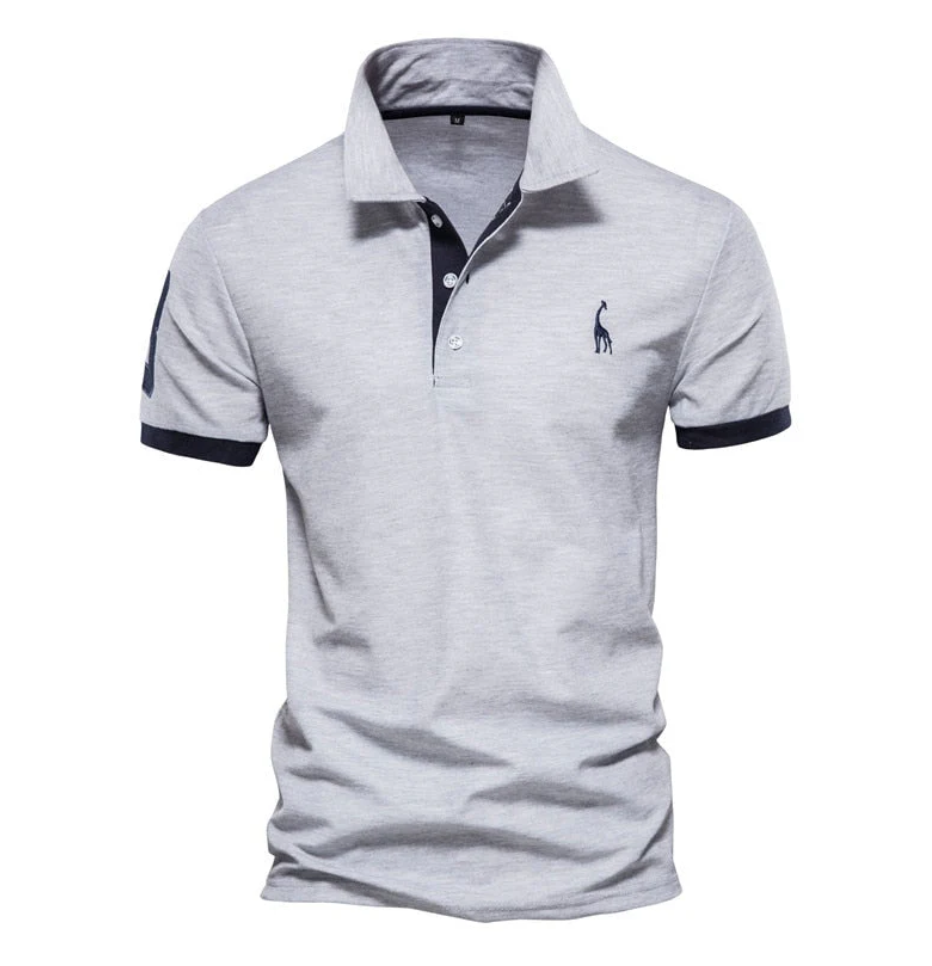 Klassisches weißes Herren Poloshirt mit Kragen, bequem & vielseitig für elegante Freizeit-Outfits.