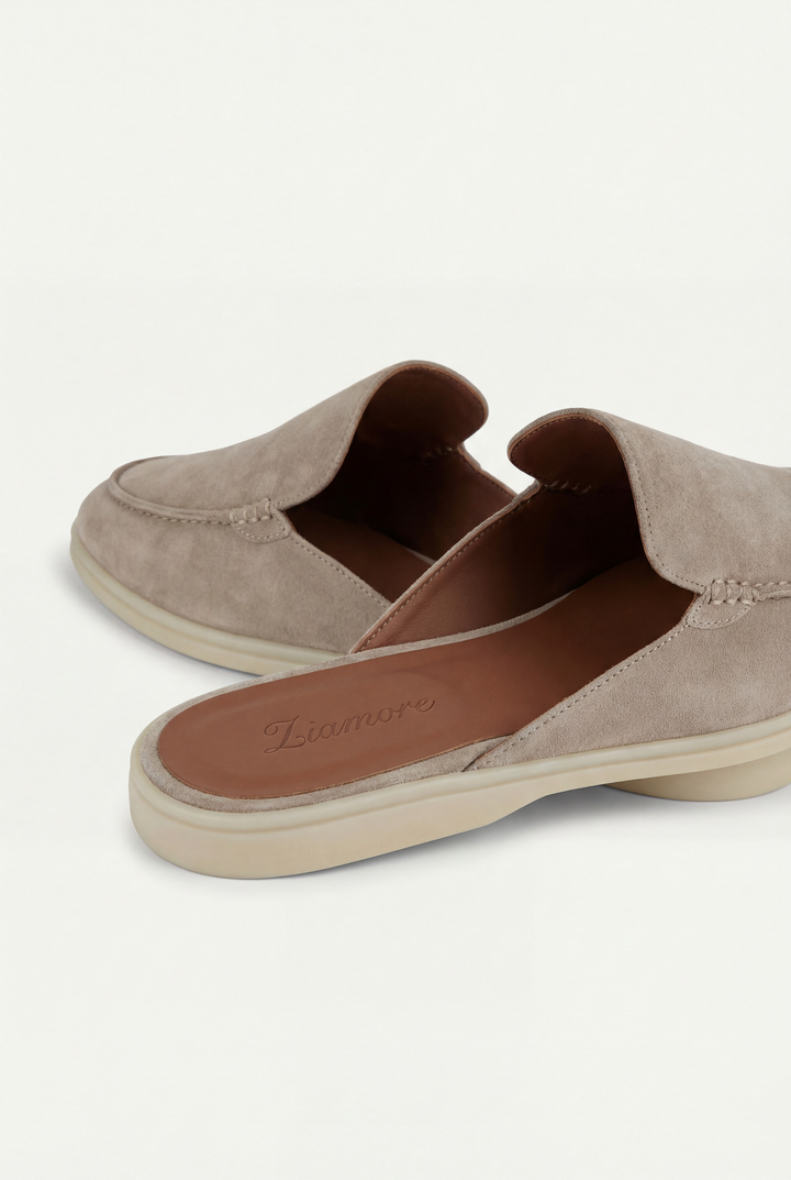 Moderner grauorange Herren Slip-On Mule. Komfortabler Freizeitschuh, offene Pantolette für Männer.