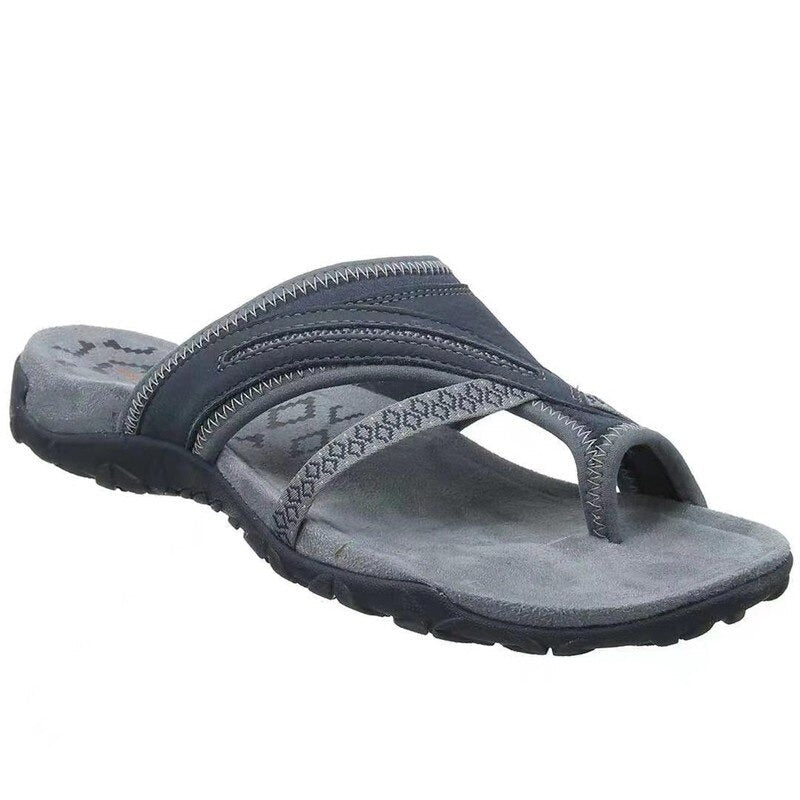 Pflegeleichte, schnelltrocknende Damen Flip Flops. Rutschfeste Zehentrenner für sicheren Halt am Pool.