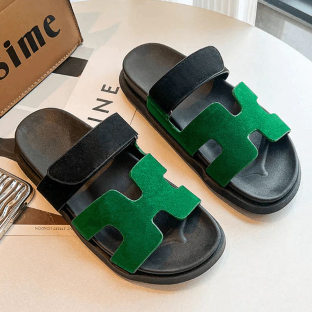 Sommerliche Damen Sandalen, luftig und leicht, ideal für warme Tage. Modische Damenschuhe.