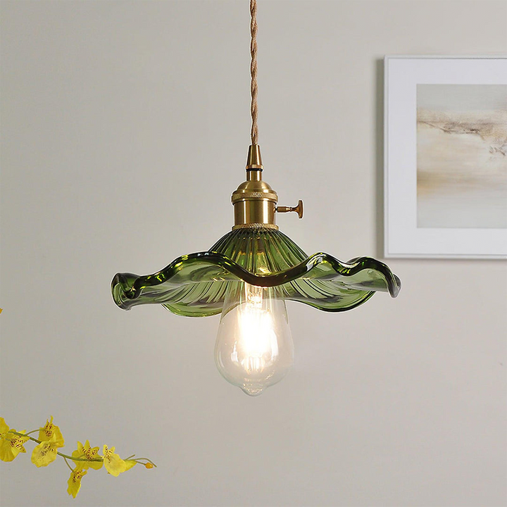 Einzigartige Blumenlampe: Hibiskus Deckenleuchte im modernen Design, perfekt für Schlafzimmer.
