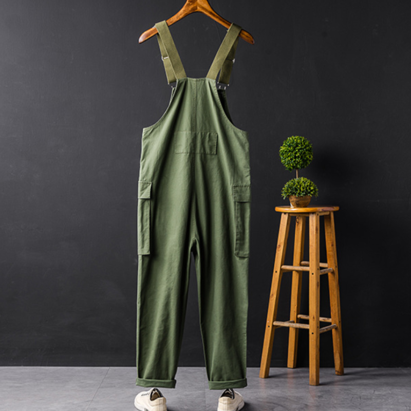 Modische Unisex Latzhose in Schwarz. Robuster Overall mit verstellbaren Trägern und Seitentaschen für Streetwear.
