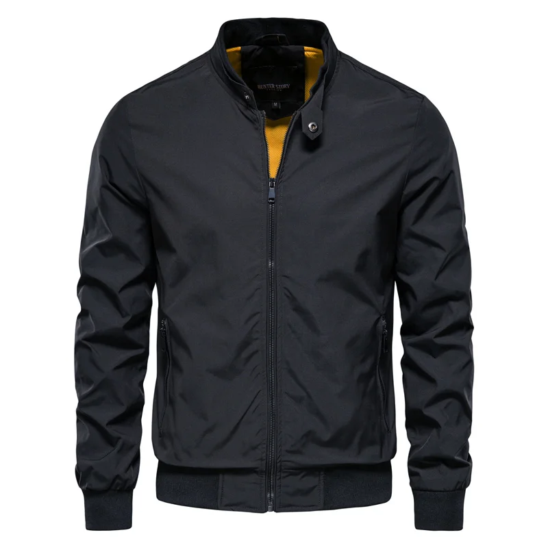 Stilvolle Herren Freizeitjacke: Robuste, wasserabweisende Übergangsjacke für den Alltag; sportlich-modisch.