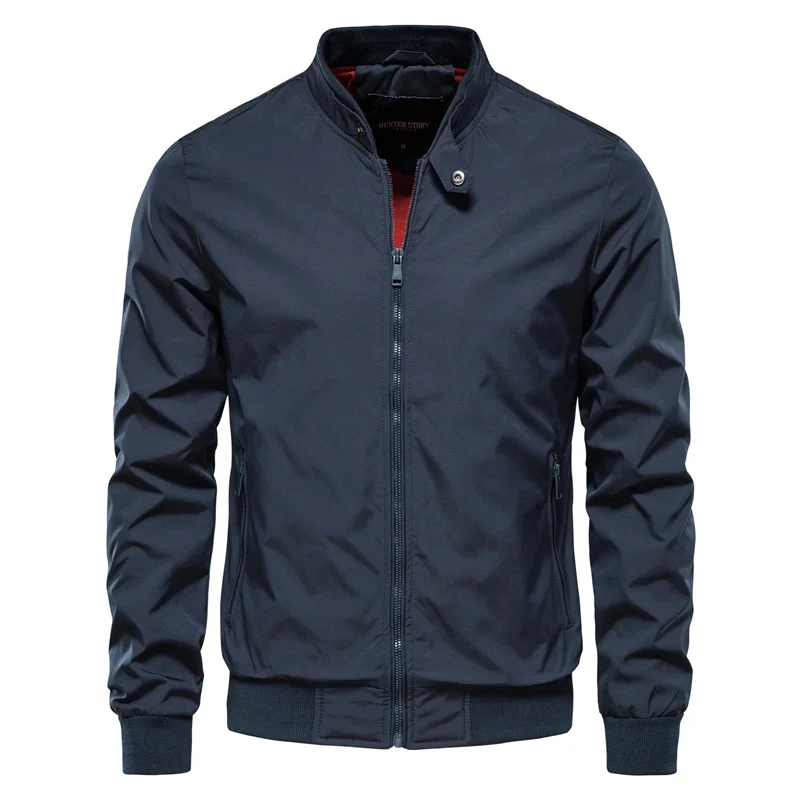 Modische Herrenjacke, vielseitig und robust. Ideal als Freizeitjacke oder Übergangsjacke für den Casual-Look.