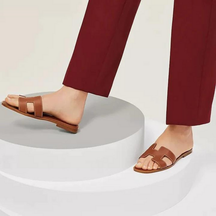 Bequeme Damen H-Sandalen mit rutschfester Sohle, ideal für lange Sommertage.