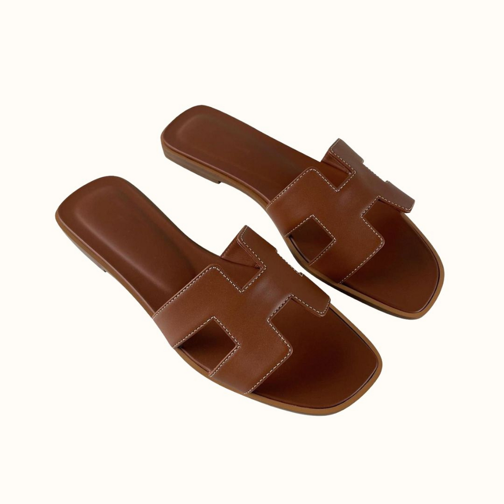 Trendige Damen H-Sandalen, das Must-have für sommerliche Mode. Stilvoll & komfortabel.