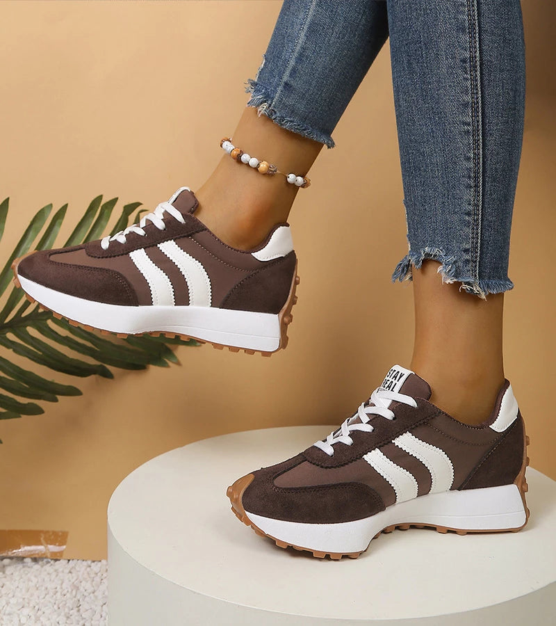Halima Komfortschuhe mit Schnürsenkeln, stilvolle Retro-Schuhe, vielseitig für Sport und Freizeit.