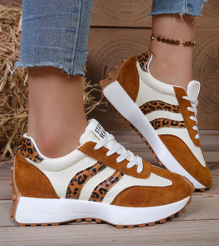 Halima Retro-Schnürschuhe als modisches Statement, perfekt für stilvolle Freizeit-Outfits und Bequemlichkeit.