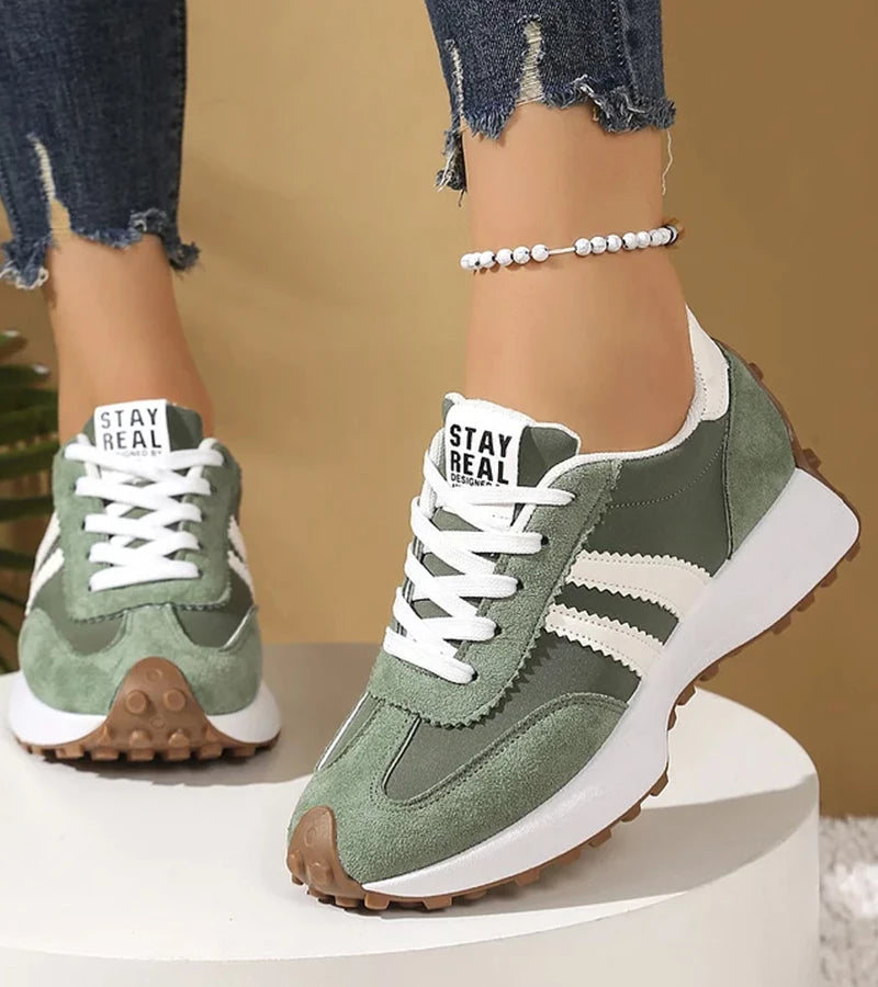 Innenansicht des Halima Alltagssneakers, betont das weiche Futter für maximalen Tragekomfort.