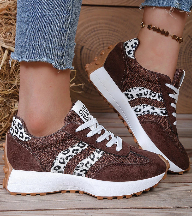 Zehenbereich der Halima Unisex Retro-Sneaker, geräumig für hohen Tragekomfort und Haltbarkeit.