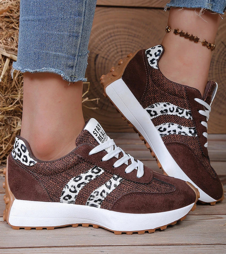 Zehenbereich der Halima Unisex Retro-Sneaker, geräumig für hohen Tragekomfort und Haltbarkeit.