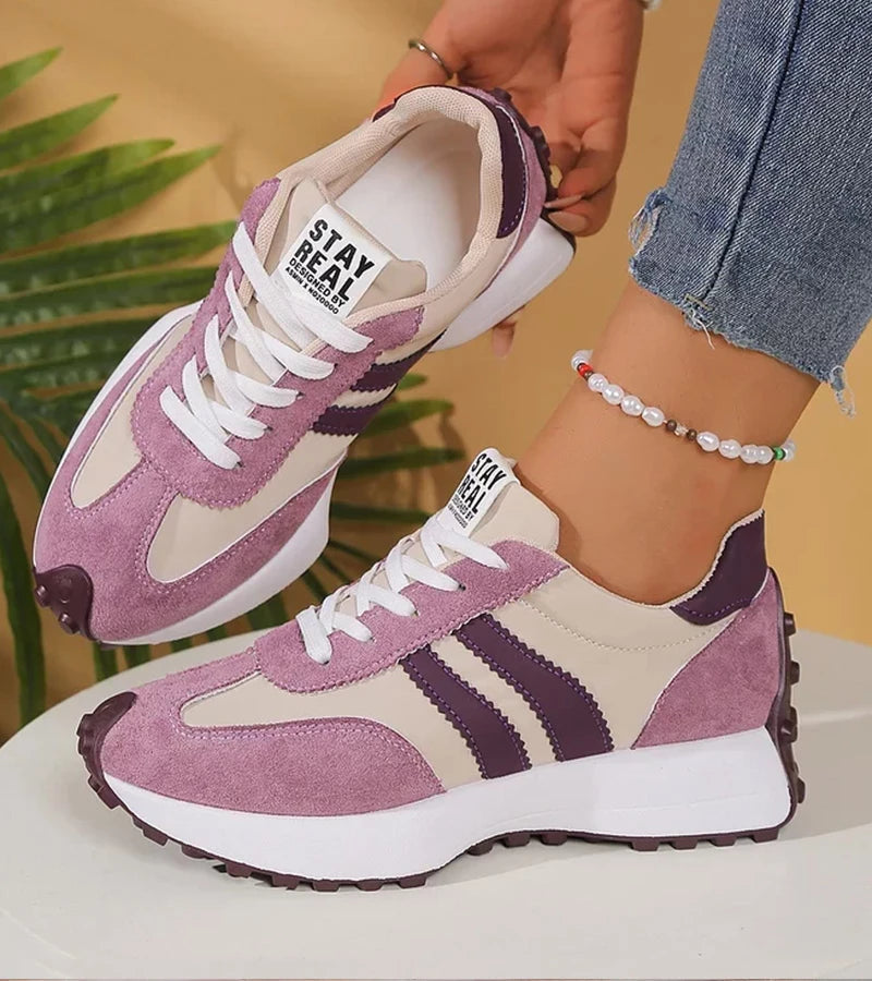 Hochwertiger Studio-Shot der Halima Retro-Schnürschuhe, akzentuiert Details, Qualität und Dämpfung.