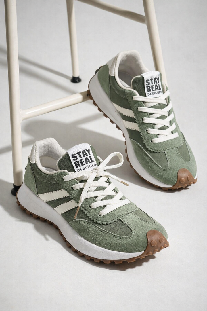 Frontansicht der Halima Unisex Schnürschuhe, betont die Retro-Ästhetik und robuste Verarbeitung.