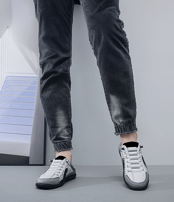 Zwei bequeme Herren Loafer Slip-On Schuhe, vielseitige Sommerschuhe für maximalen Komfort und Stil.