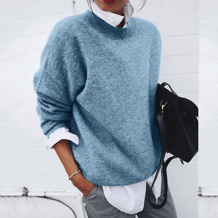Detailansicht des weichen Strickmaterials am Damen Herbstpullover; hochwertige Qualität für maximalen Tragekomfort.