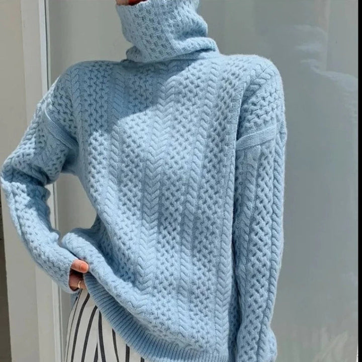 Warmer Damen Strickpullover mit klassischem Karomuster und gemütlichem Rollkragen für kalte Wintertage.