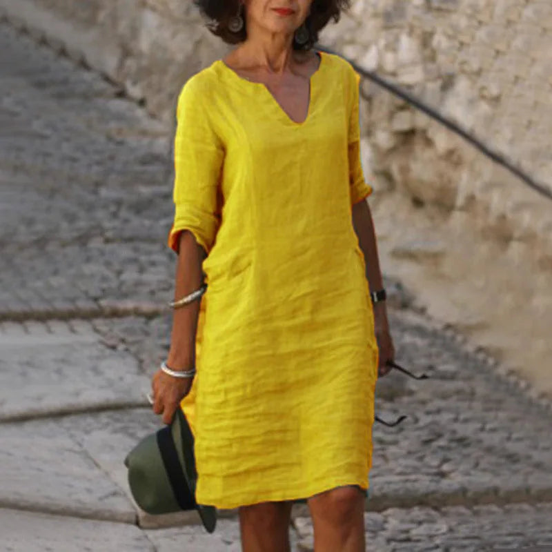 Elegantes hellblaues Midikleid für Damen, V-Ausschnitt & Dreiviertelarm, bequem & luftig für den Sommer.