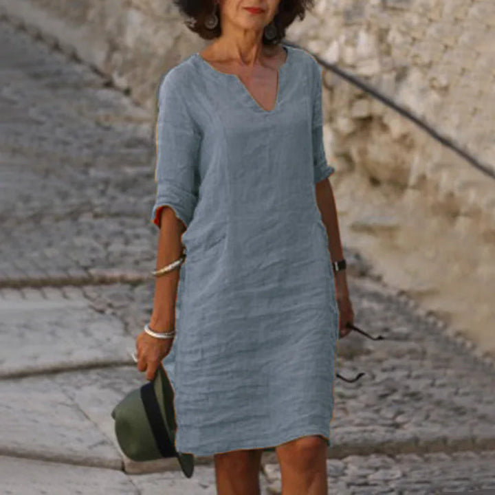 Damen Sommerkleid hellblau, Midi-Länge, V-Ausschnitt, Dreiviertelarm, locker fallend, ideal für den Alltag.