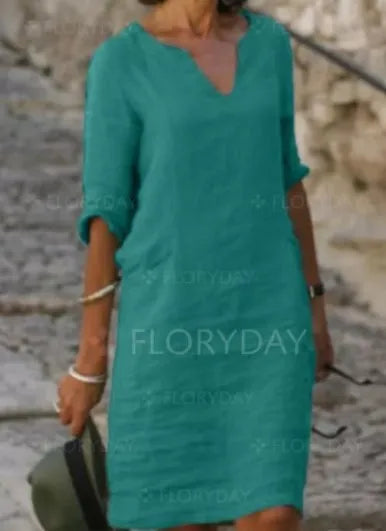 Bequemes hellblaues Damenkleid, Midi-Länge, V-Ausschnitt, Dreiviertelarm – ein Must-have für den Sommer.