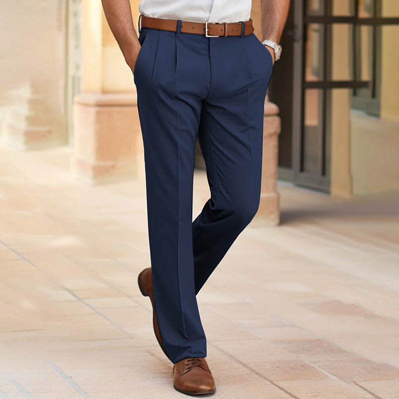 Elegante Herren Businesshose mit Bundfalten in Schwarz, ideal für formelle Anlässe & Büromode.