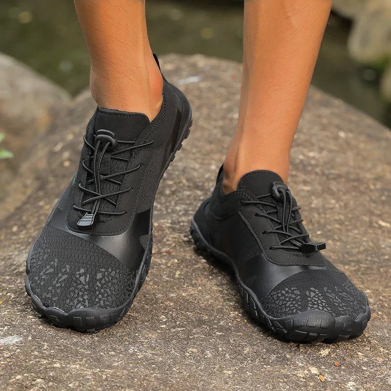 Robuste Strandschuhe für Herren, rutschfest und schnelltrocknend, perfekt für Wassersport & Freizeit.