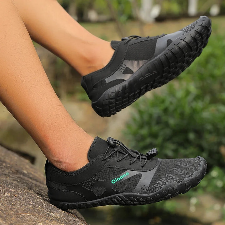 Komfortable Herren Aquaschuhe, flexibel und atmungsaktiv, ideal als Badeschuhe, Wanderschuhe oder Freizeitschuhe.