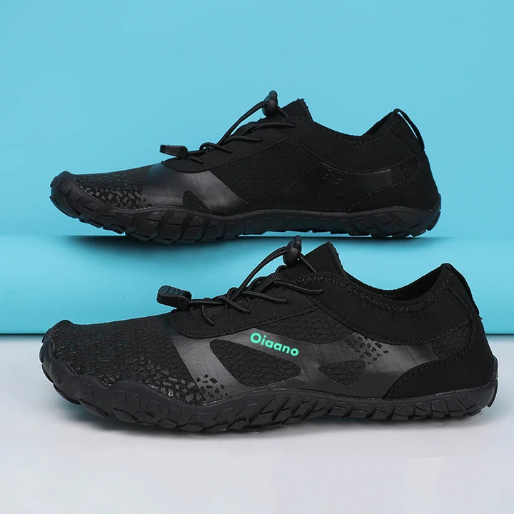 Hochwertige Schwimmschuhe für Herren. Schnelltrocknend und rutschfest für sicheren Halt bei allen Wasseraktivitäten.