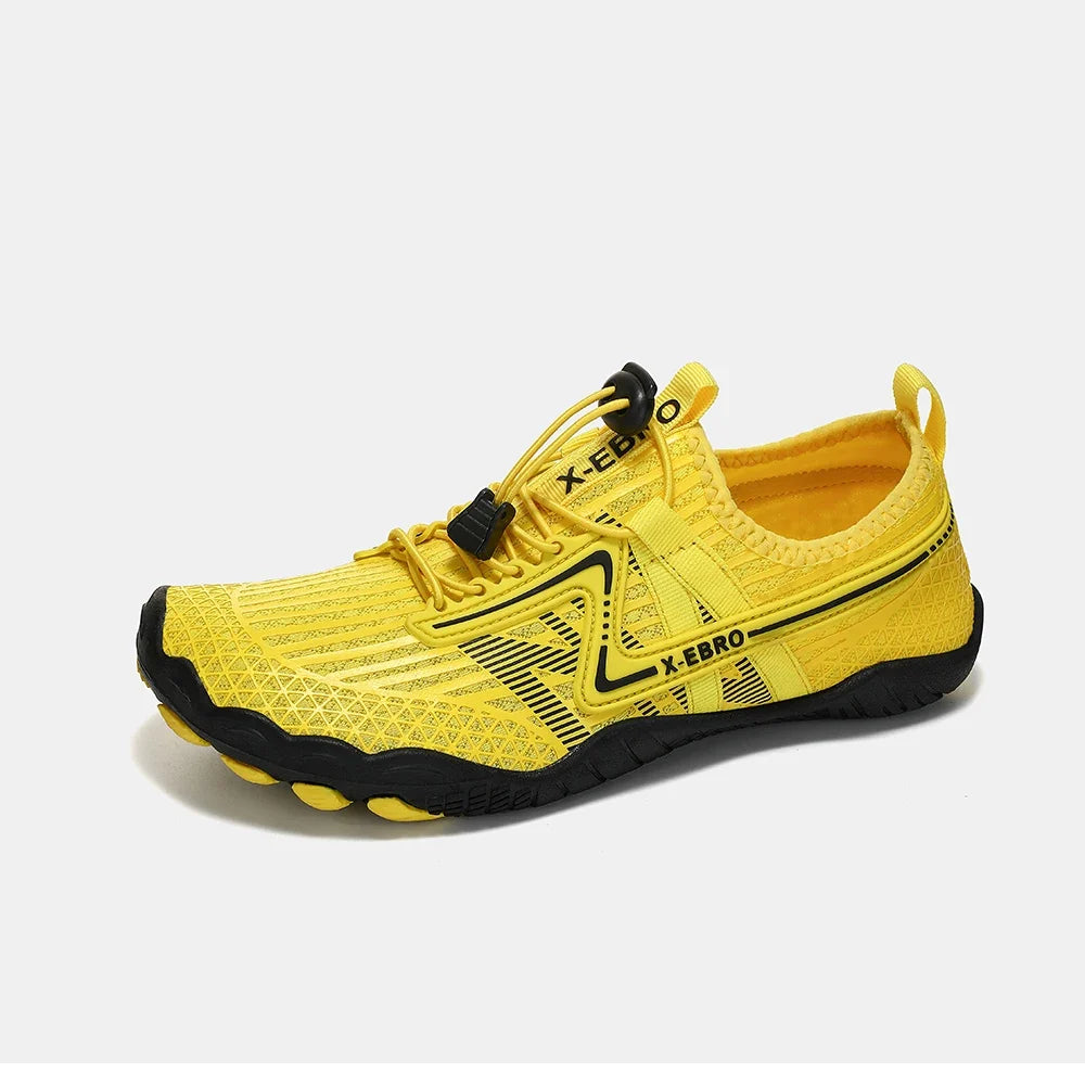 Vielseitige Badeschuhe für Herren. Flexibel, rutschfest und schnelltrocknend für alle Wasser- und Outdoor-Abenteuer.