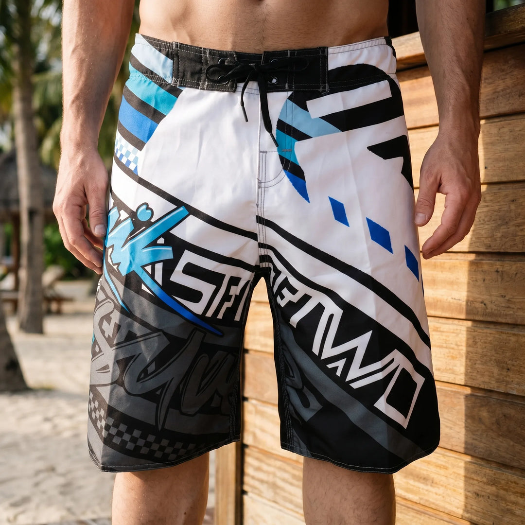 Herren Badeshorts schnelltrocknend mit auffälligem Muster. Ideal für Strand & Sommerurlaub.