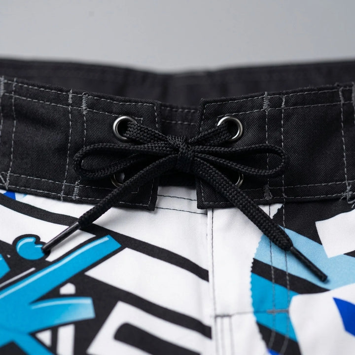 Schnelltrocknende Herren Schwimmshorts mit trendigem Muster. Perfekt für Bademode, Strand & Freizeit.