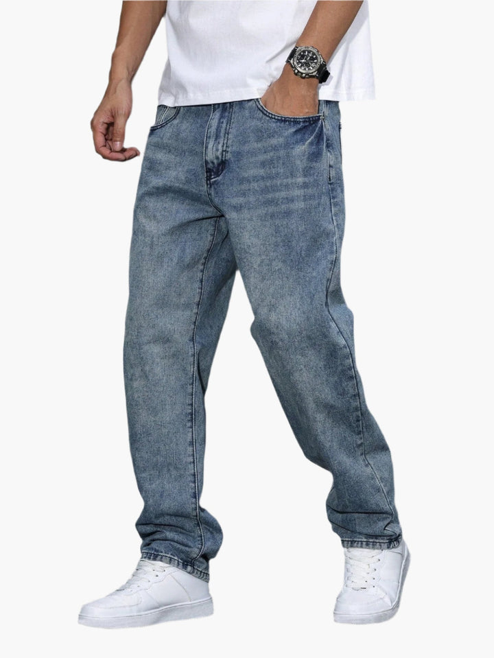 Lockere Herrenhose im Loose Fit Design, perfekte Baggy Jeans für Urban Style.