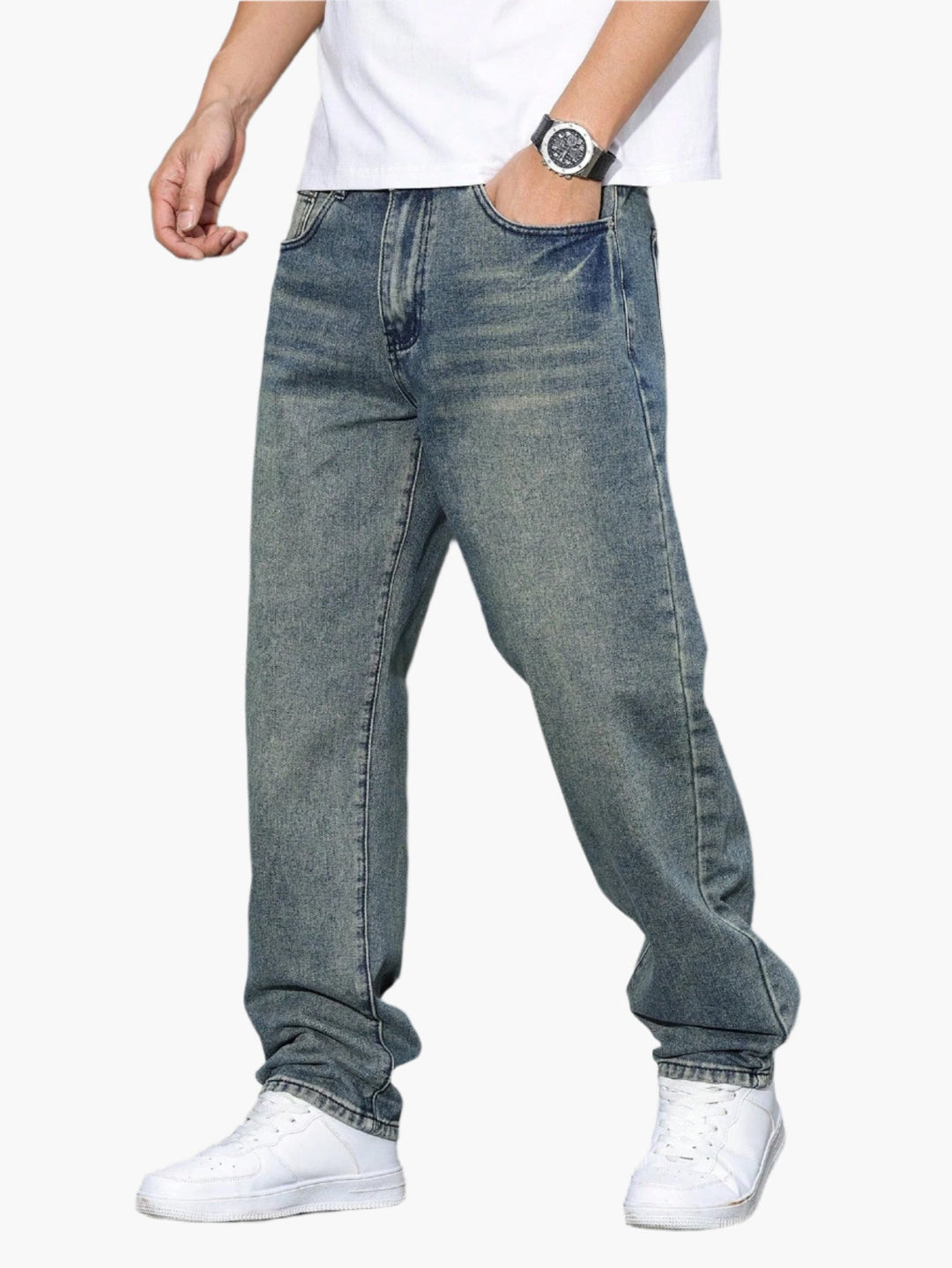 Stylische Herrenhose: Baggy Jeans für modernen Streetwear-Look und Komfort im Alltag.