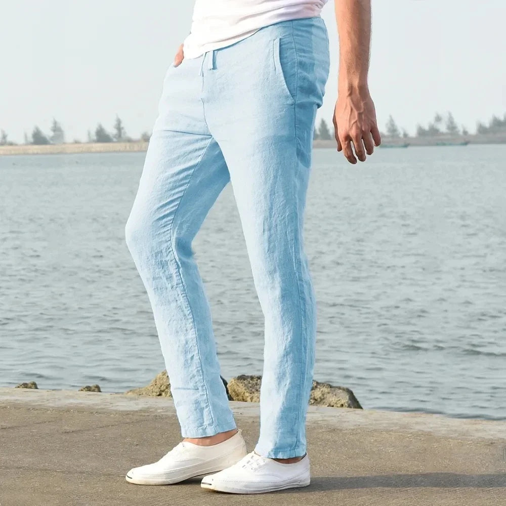Bequeme Herrenhose mit gerader Passform, perfekt für den Alltag. Vielseitig kombinierbar, ideal für Freizeit & Büro.