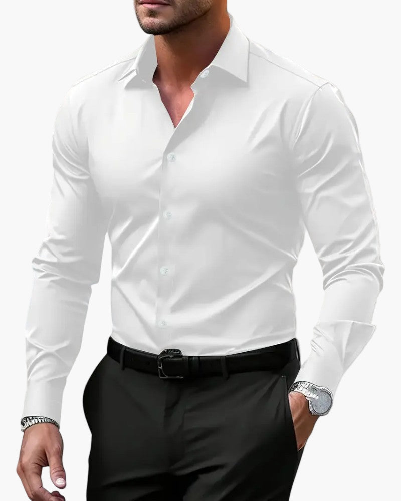 Klassisches Herren Langarmhemd. Modern Fit Businesshemd aus atmungsaktivem Stoff für stilvolle Büro-Looks.