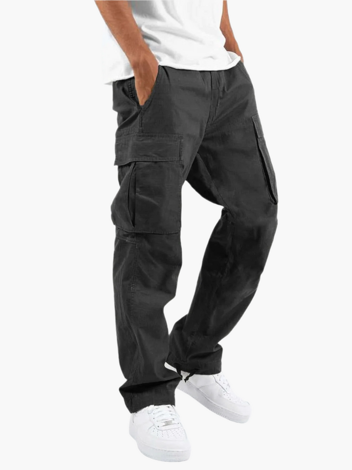 Herren Cargo-Hose mit mehreren Taschen, perfekt für den urbanen Streetwear-Look. Bequeme Freizeithose für Männer.