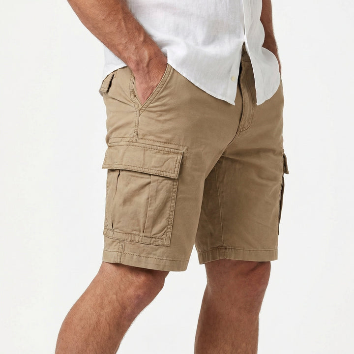 Herren Cargo-Shorts in Beige, bequem und lässig für den Sommer. Ideale kurze Freizeithose mit Multi-Pocket-Design.